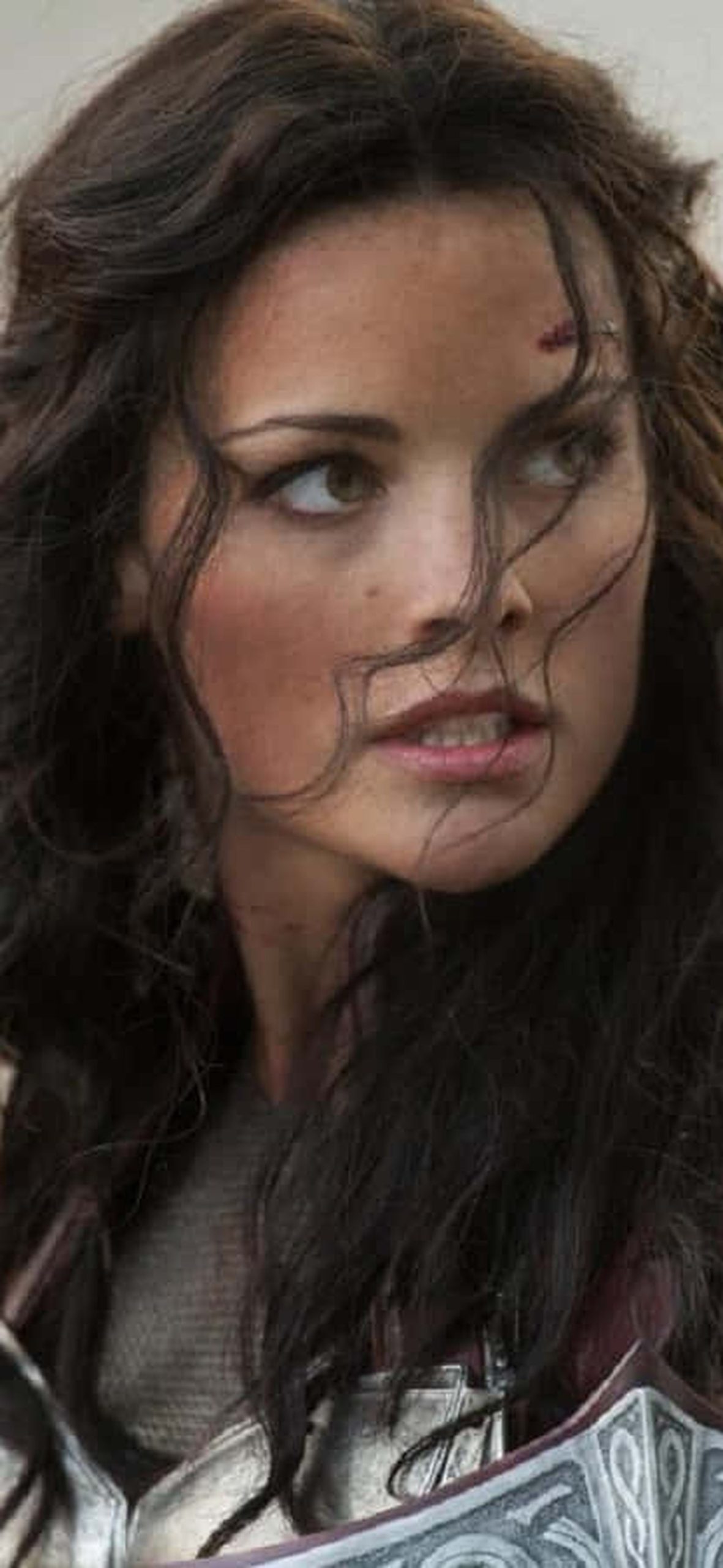 Superheroine Lady Sif fights in the name of justice – Ultra HD iPhone 18 Superhero Wallpapers