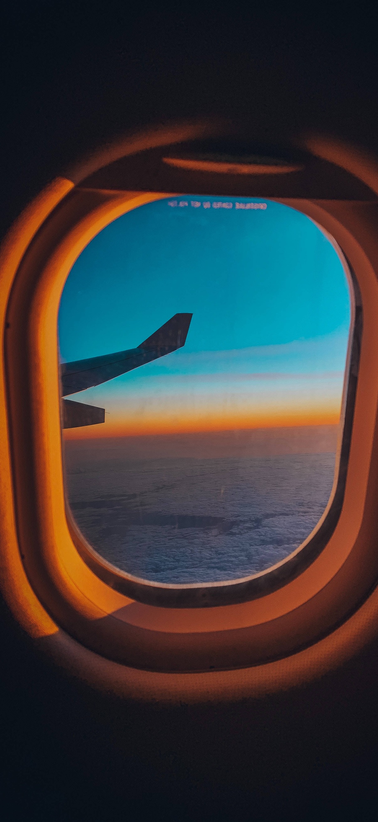Airplane Window Sunset Horizon – Ultra HD iPhone 18 Landscape Wallpapers