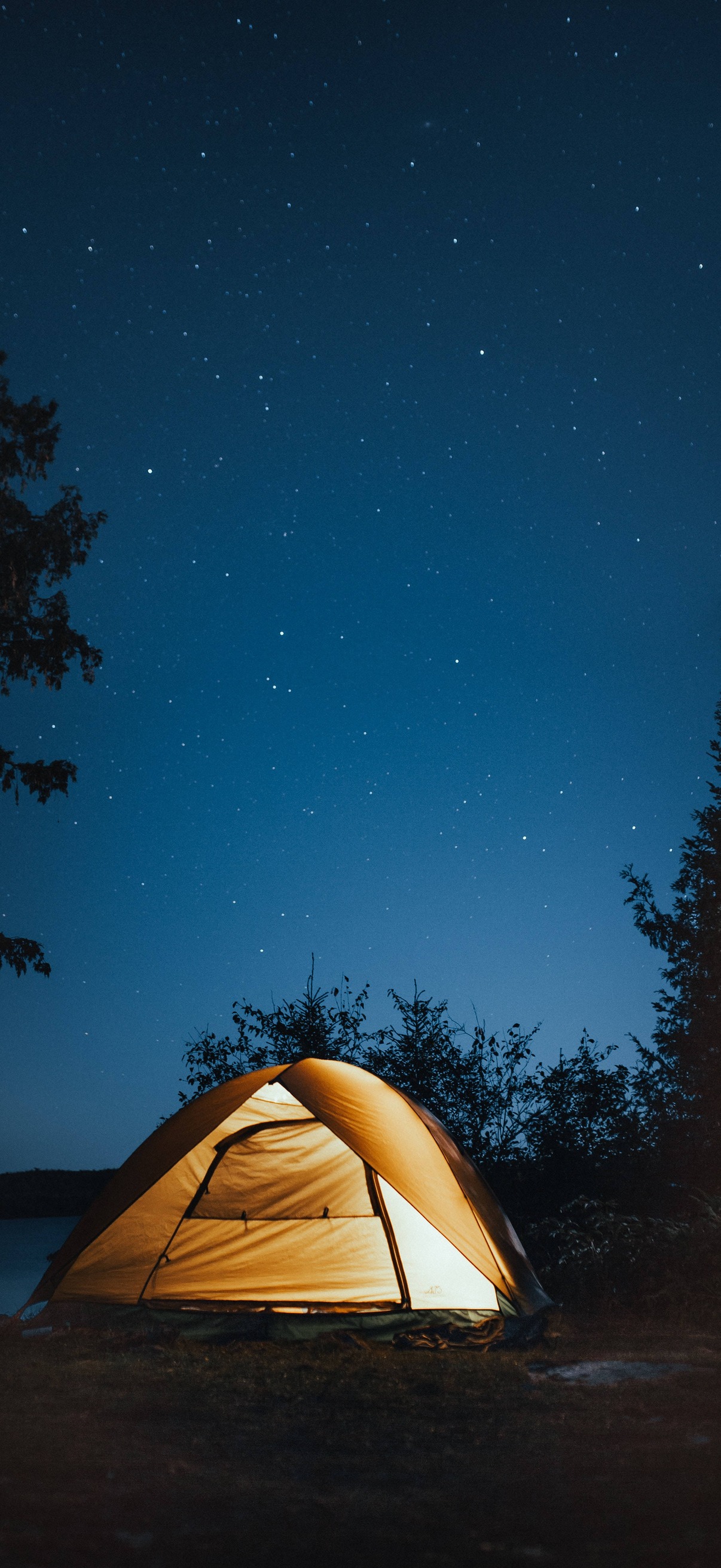Travel 4K Night Camping – Ultra HD iPhone 18 Landscape Wallpapers